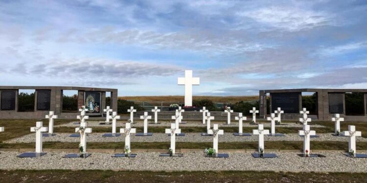 Comienza la identificación forense de soldados caídos en Malvinas
