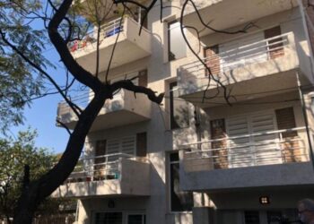 Un hombre falleció tras caer de un cuarto piso mientras pintaba en barrio Güemes