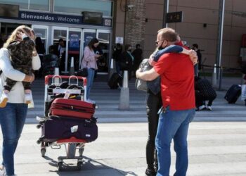 Autorizan el ingreso al país de extranjeros familiares de argentinos