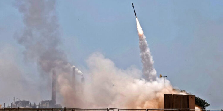 Primer disparo de un cohete palestino de Gaza a Israel desde mayo