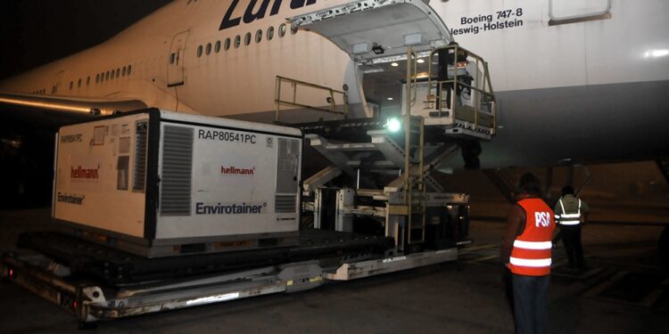 Llegó al país un nuevo cargamento con más de 1,3 millones de vacunas Sinopharm