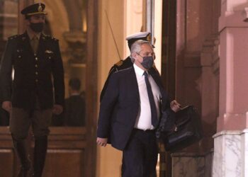 El Presidente mantuvo una reunión con los ministros que no renunciaron