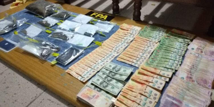 Desbaratan una banda familiar con cocaína, marihuana y armas de fuego en barrio Arenales