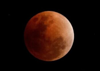Este viernes se podrá contemplar el eclipse lunar más largo del siglo