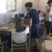 Luego de la polémica por la pollera, la escuela accedió a que usen bermudas por el calor