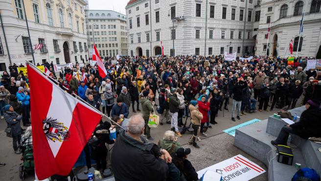 Austria aísla a 2 millones de ciudadanos por no estar vacunados