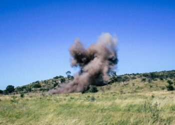 Qué son las explosiones que se escuchan en la Capital