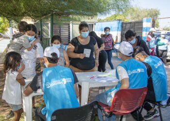 Operativo de testeo y vacunación en barrios de la Capital