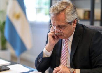 Alberto Fernández permanece recluido en la quinta de Olivos por ser contacto estrecho