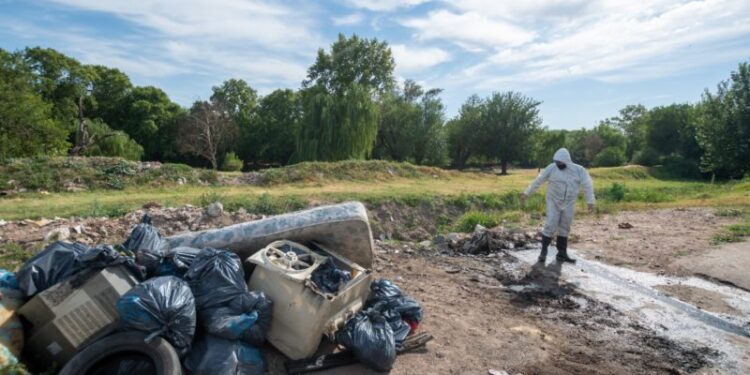 Costanera Sur: limpian desagües y extraen más de 2.700 kilos de basura