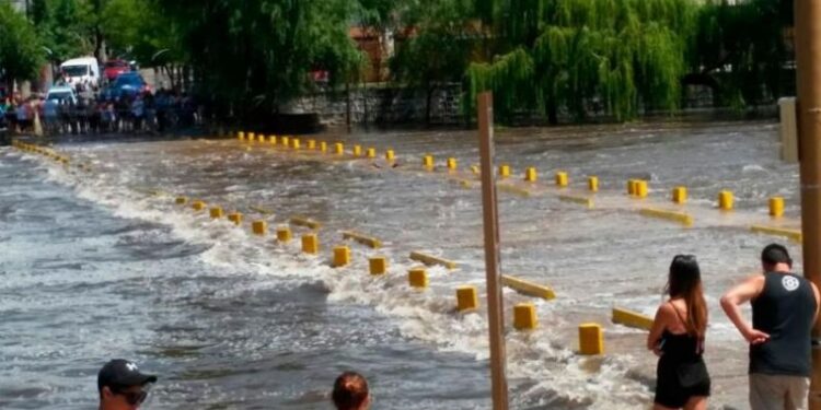 Una mujer murió tras ser arrastrada por el río en Mina Clavero