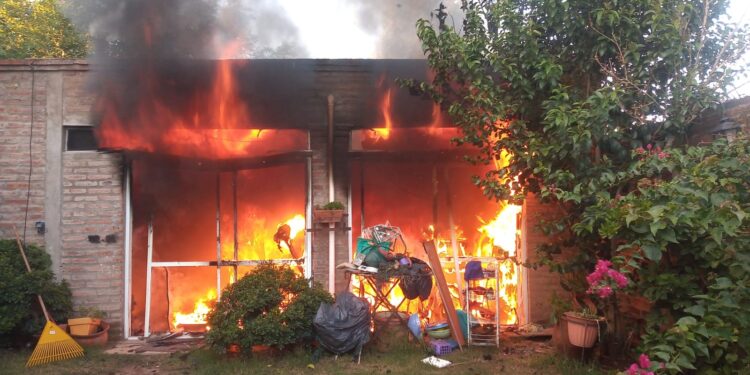 Incendio en una vivienda de Quebrada de las Rosas afectó a diez personas
