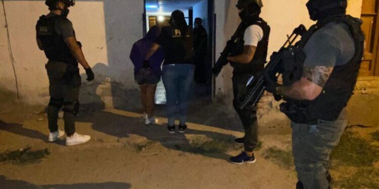 Detuvieron a una maestra jardinera líder de la banda narcomenudista del drone