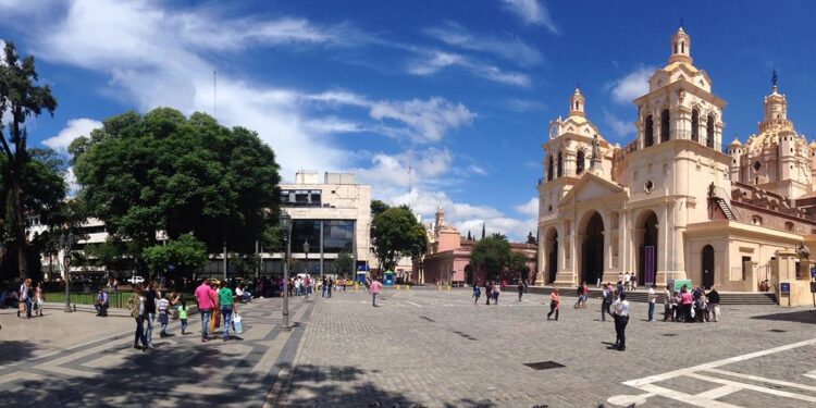 "Córdoba Apasionada": la ciudad ofrece visitas guiadas temáticas en la previa del Día de los Enamorados