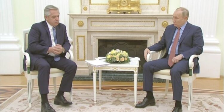 Fernández a Putin: "Le pedimos a Rusia que ponga fin a las acciones emprendidas"