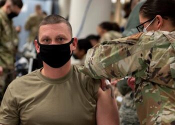 EE.UU: El Ejército dará de baja a los efectivos que no se vacunen