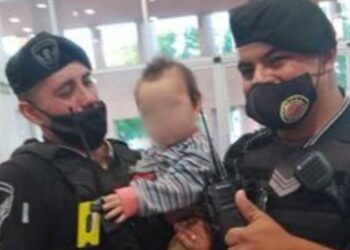 Policías de Córdoba salvaron a un niño en Villa El Libertador