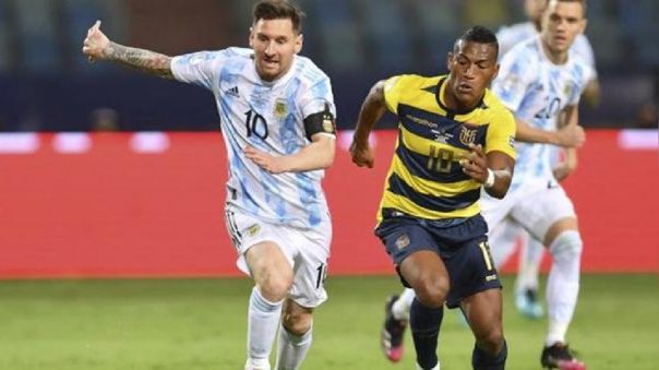 Argentina mantuvo el invicto histórico al empatar con Ecuador