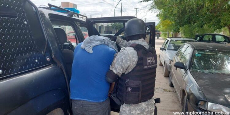 Tres detenidos por narcomenudeo en barrio Los Boulevares