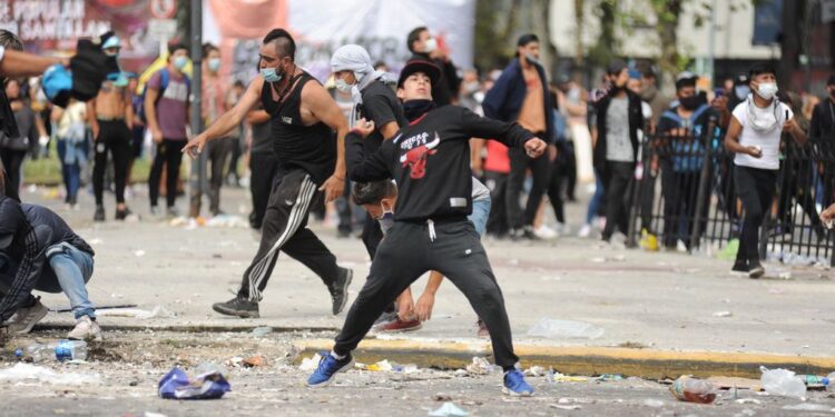 Incidentes de manifestantes frente al Congreso