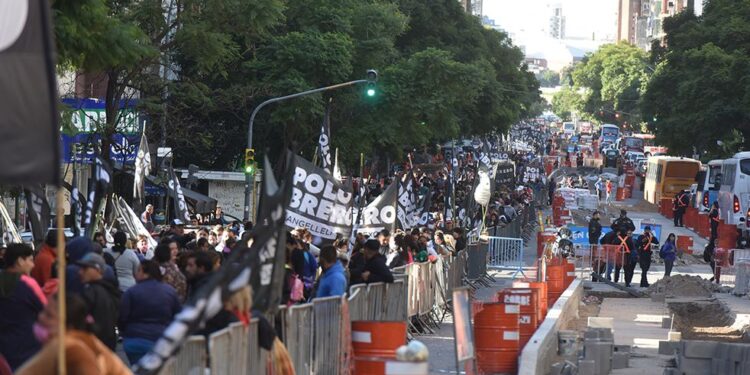Jornada de protestas de organizaciones sociales en todo el país