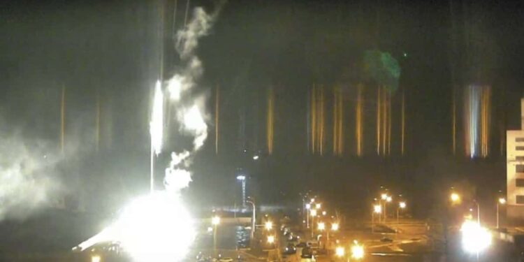 Las fuerzas rusas atacaron la planta nuclear más grande de Europa