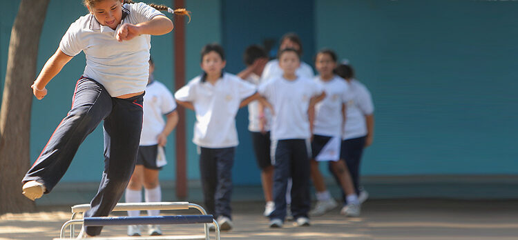 Modifican el protocolo: alumnos podrán realizar educación física sin barbijo al aire libre