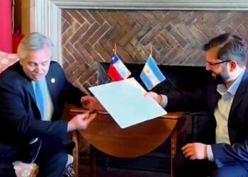 Boric llegó a la Argentina y firmó convenios con el presidente Alberto Fernández