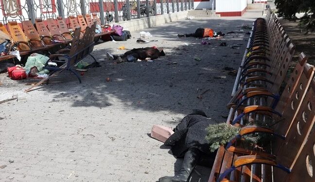 Al menos 50 muertos por el ataque a una estación de tren en Ucrania