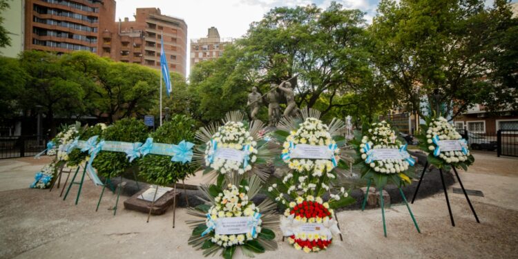 Homenaje a Héroes de Malvinas: a las 21 comienza la vigilia en Plaza de la Intendencia