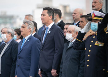 Calvo encabezó la ceremonia por el 25 de Mayo