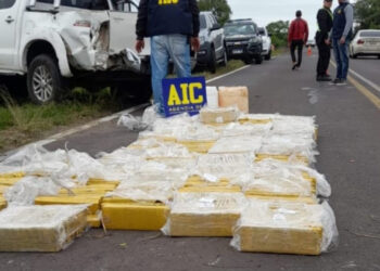 Chocaron y dejaron abandonados casi 500 kilos de marihuana en una camioneta