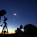 Observación nocturna del cielo y la luna de otoño