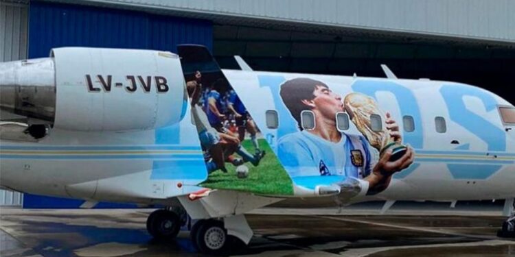 TANGO D10S: el avión en homenaje a Diego Maradona que irá a Qatar
