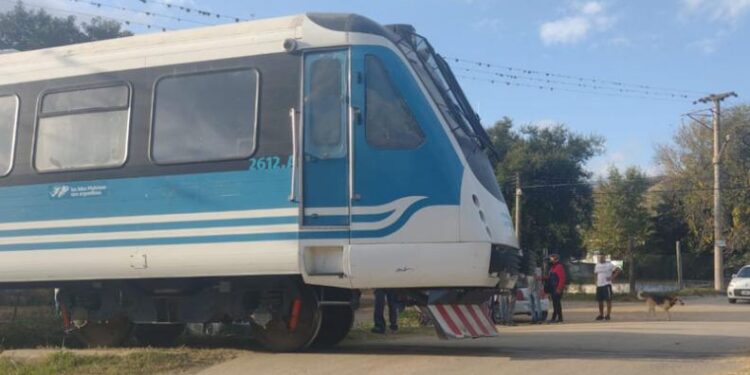 El Tren de las Sierras chocó un auto en San Roque