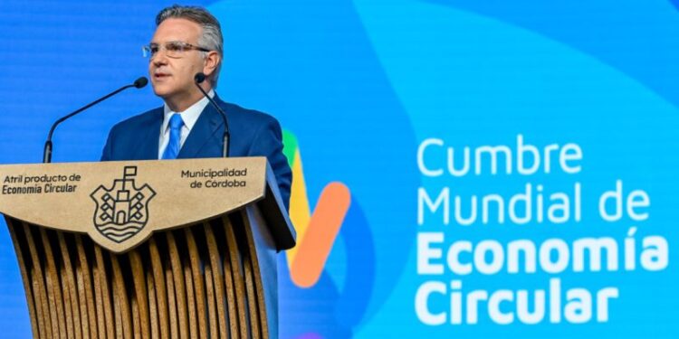 Cumbre Mundial de Economía Circular: "Tenemos que actuar en defensa del planeta, no podemos esperar", afirmó Llaryora