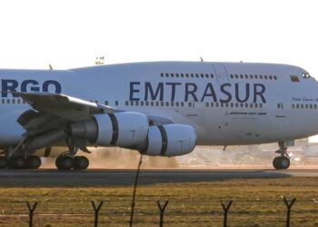 La Justicia autorizó a doce tripulantes del avión venezolano-iraní a salir del país