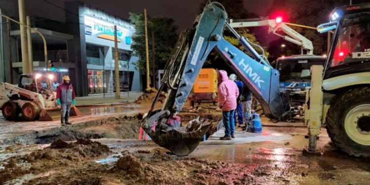 Unos 140 barrios fueron afectados tras la rotura de un caño