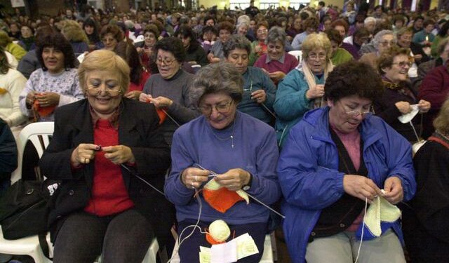 Campaña solidaria contra el frío "Tejamos una Esperanza"