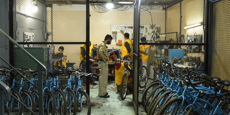 Internos restauran bicicletas para el servicio público "Bici CBA"