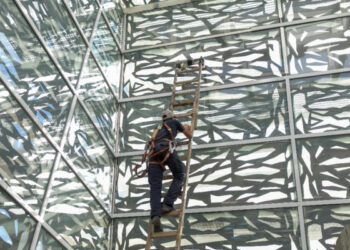 Plaza España: inician los trabajos en el hall de ingreso