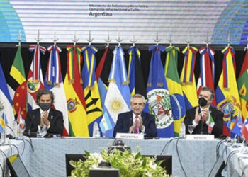 Fernández encabeza un encuentro de la Celac con líderes regionales