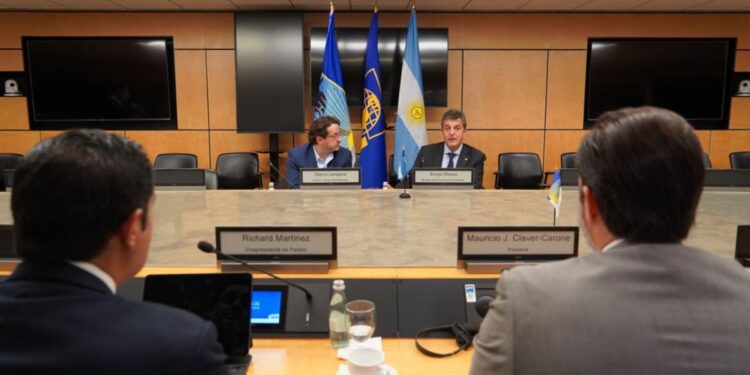 Massa anunció en Washington apoyo financiero del BID