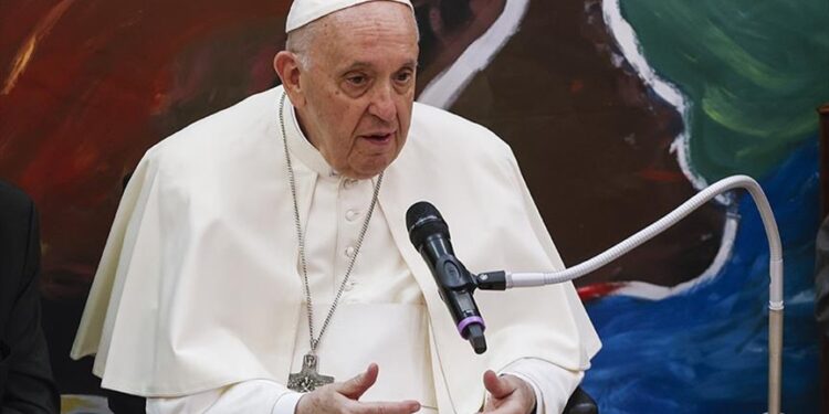 El Vaticano condenó la maternidad subrogada y el cambio de sexo