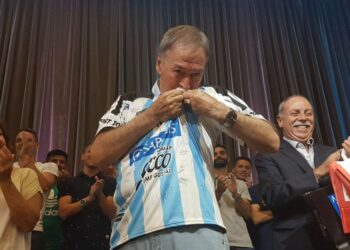Schiaretti felicitó a Racing de Córdoba por el ascenso a la Primera Nacional