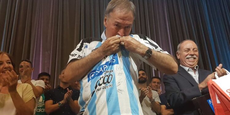 Schiaretti felicitó a Racing de Córdoba por el ascenso a la Primera Nacional