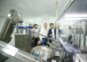 Comienza a funcionar en Córdoba la única fábrica de jeringas del país