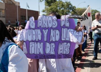 Trabajadores de la salud paran por tiempo indeterminado en la Provincia