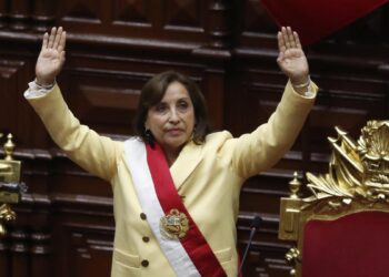 Dina Boluarte, la nueva presidenta de Perú descartó adelantar elecciones