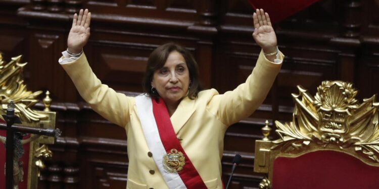 Dina Boluarte, la nueva presidenta de Perú descartó adelantar elecciones